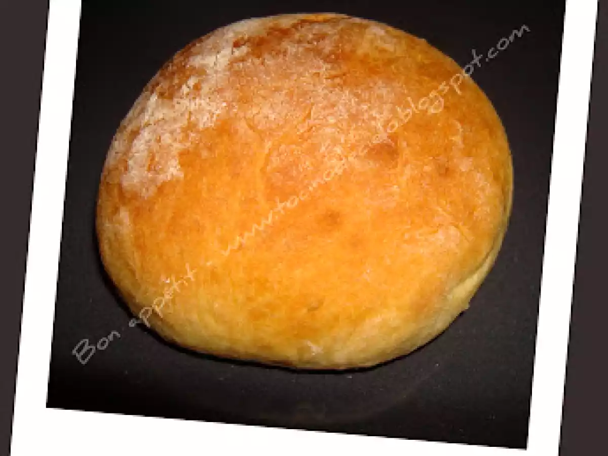 Petites brioches rondes.