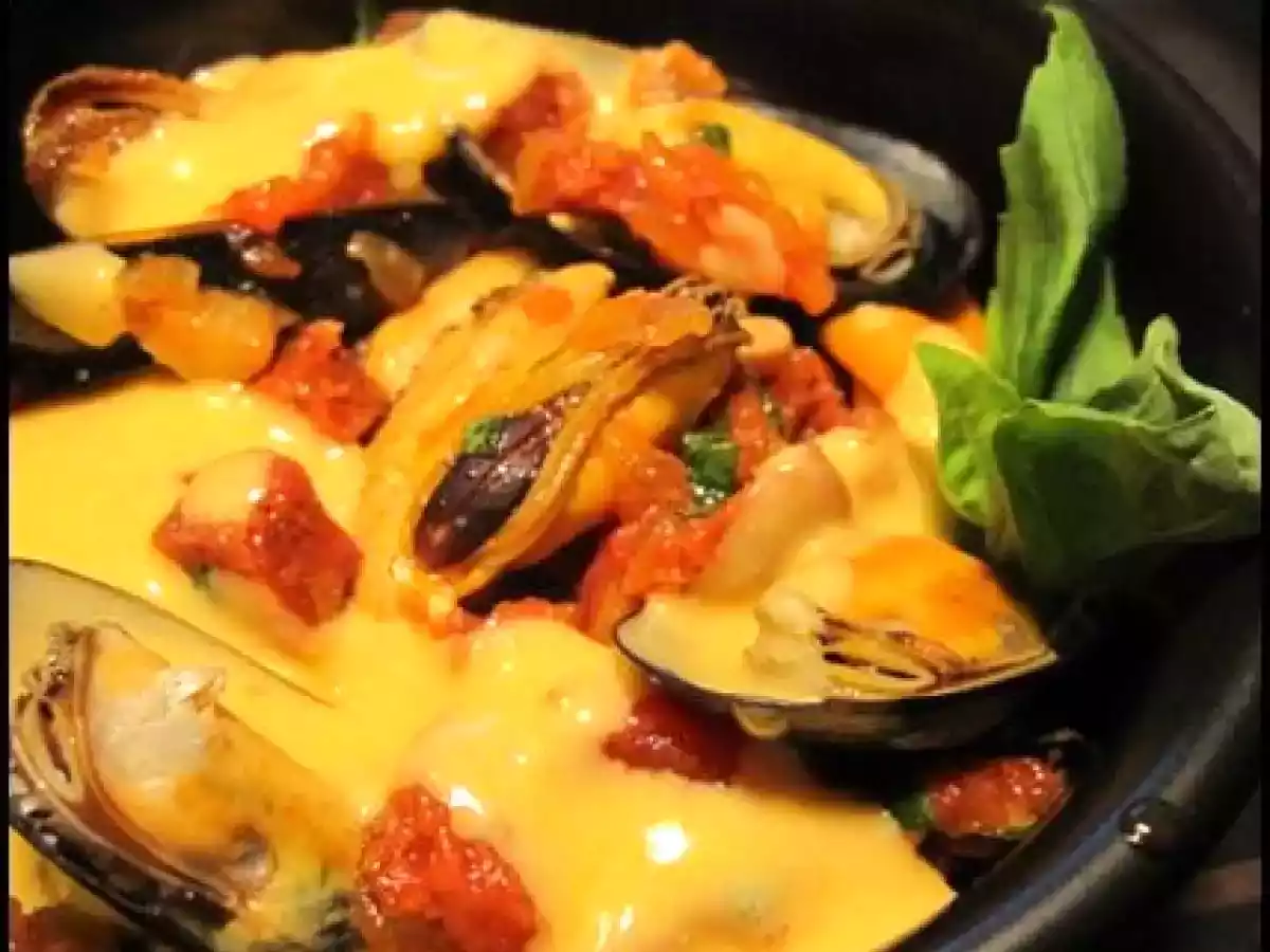 Petites cocottes de moules au chorizo