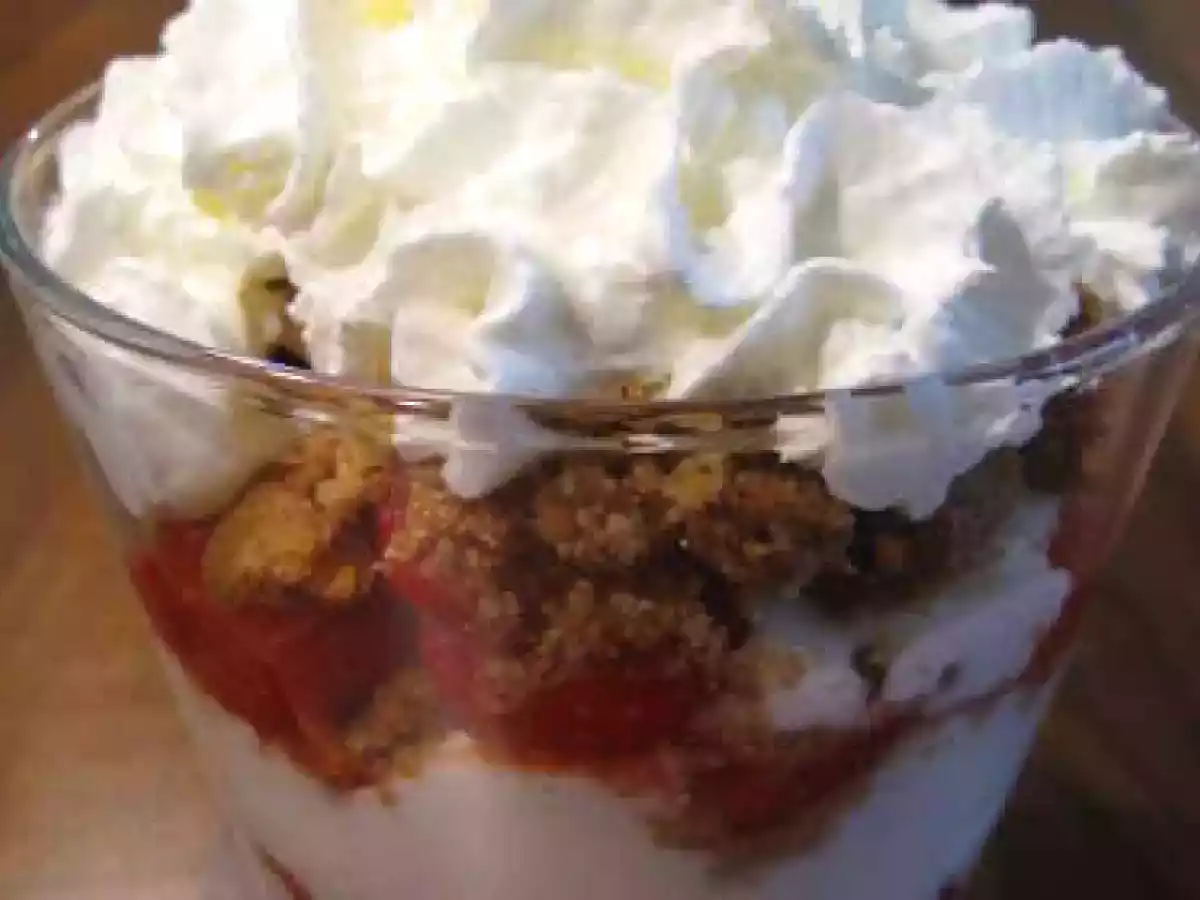 Petites coupes aux fraises légères