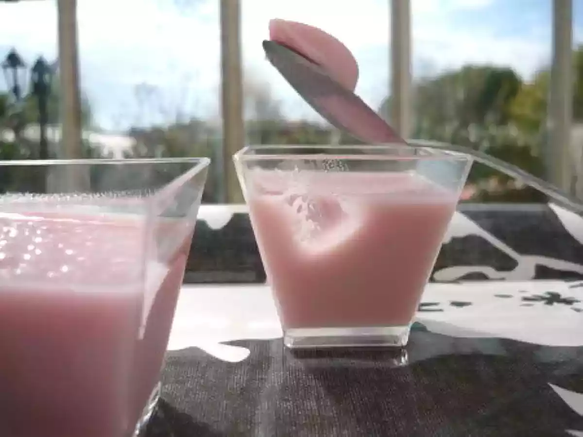 Petites crèmes au lait de coco-sirop de fraises - photo 2