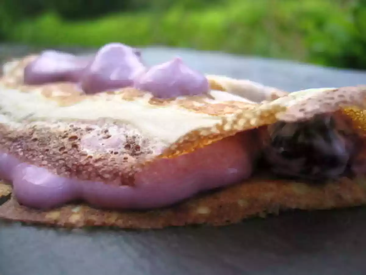 Petites Crêpes à la crème de Mascarpone aux Cerises Noires