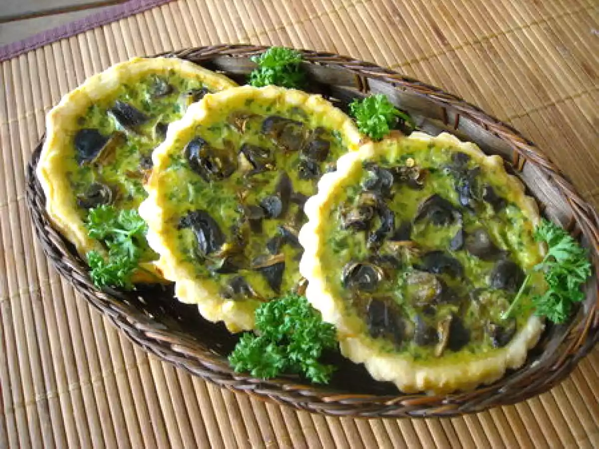 PETITES QUICHES AUX ESCARGOTS ET AUX FINES HERBES