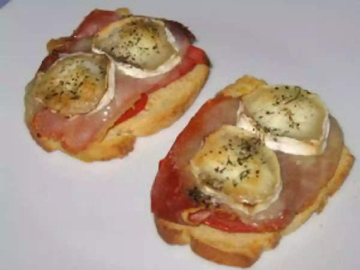 Petites tartines au chèvre, jambon cru et tomates du jardin - photo 2