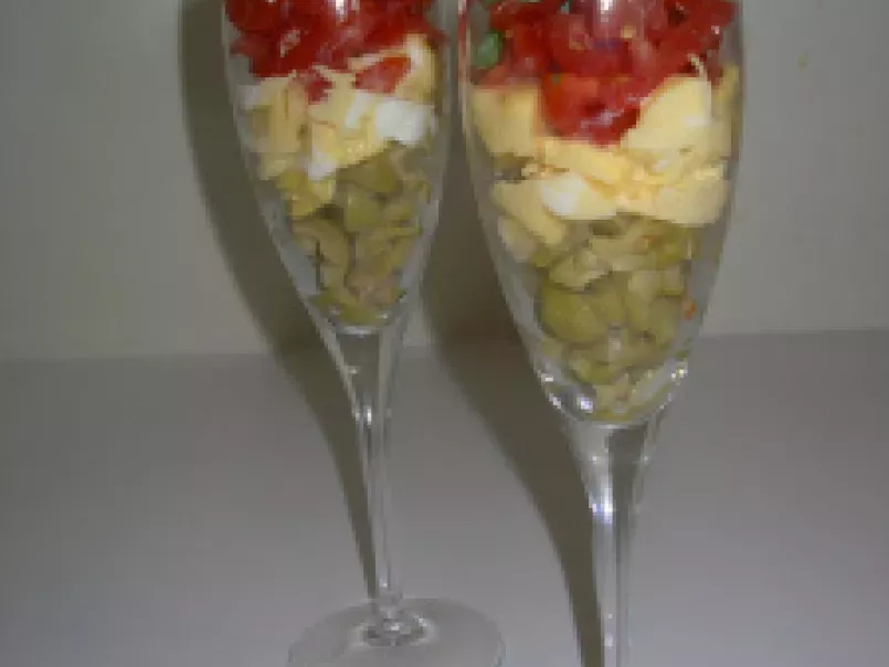 Petites Verrines sans crème : tomates-oeuf-olive et chorizo aux deux poivrons, photo 1