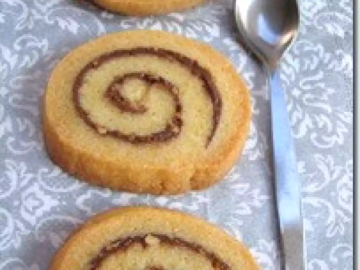 Petits biscuits roulés aux noisettes et au Nutella