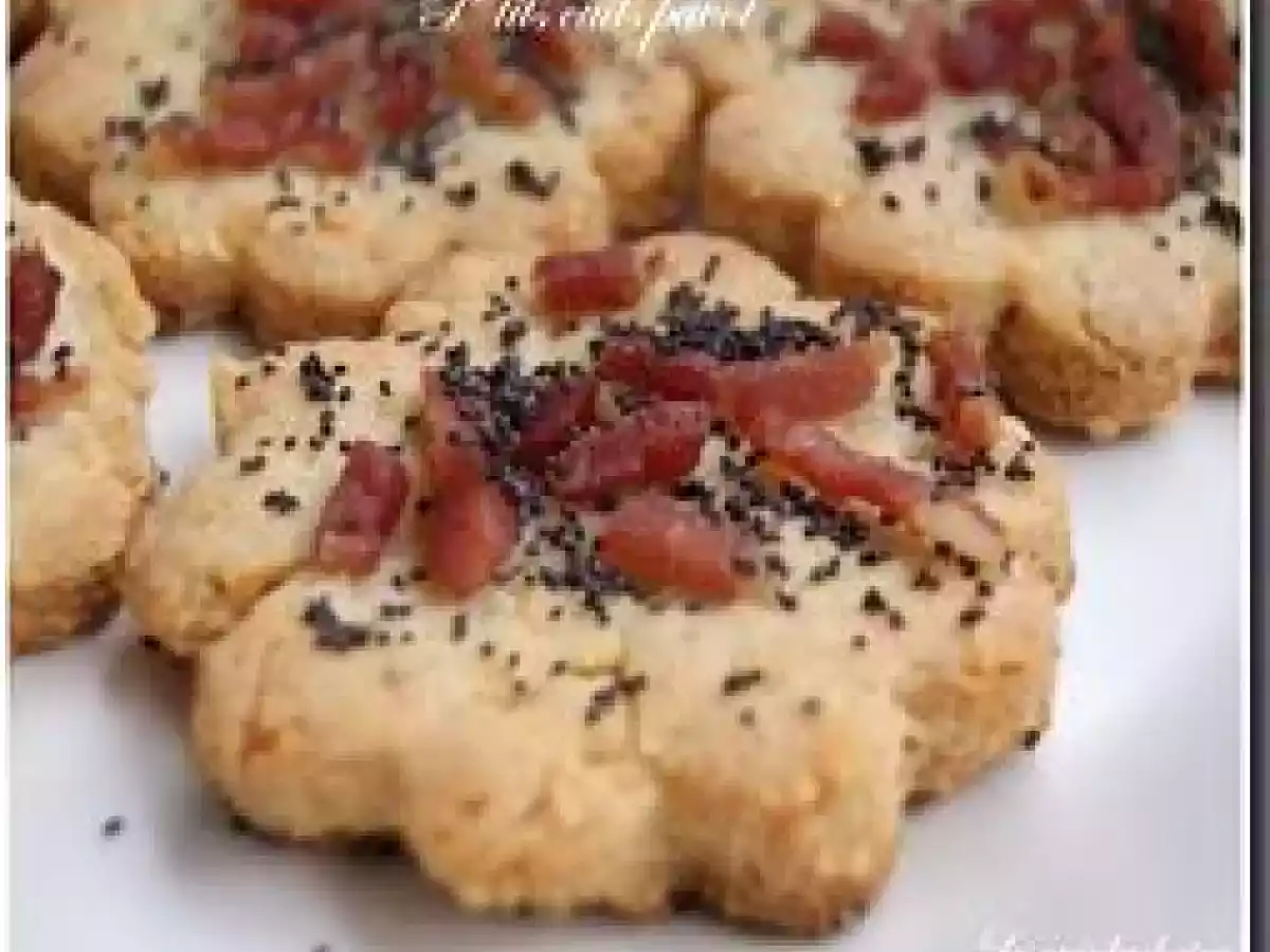 Petits biscuits secs salés Cuits Aux Lardons et Fromage