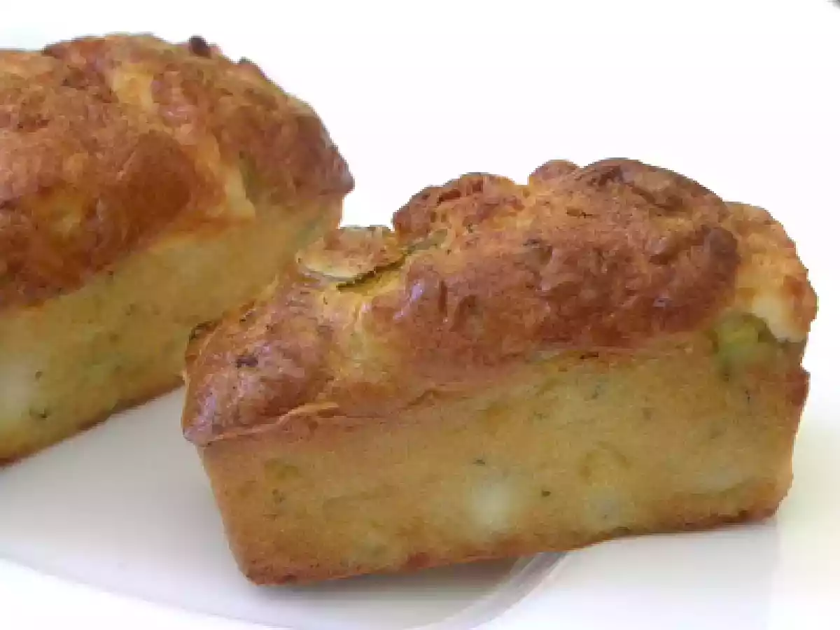 Petits cakes à la courgette, chèvre et olives vertes