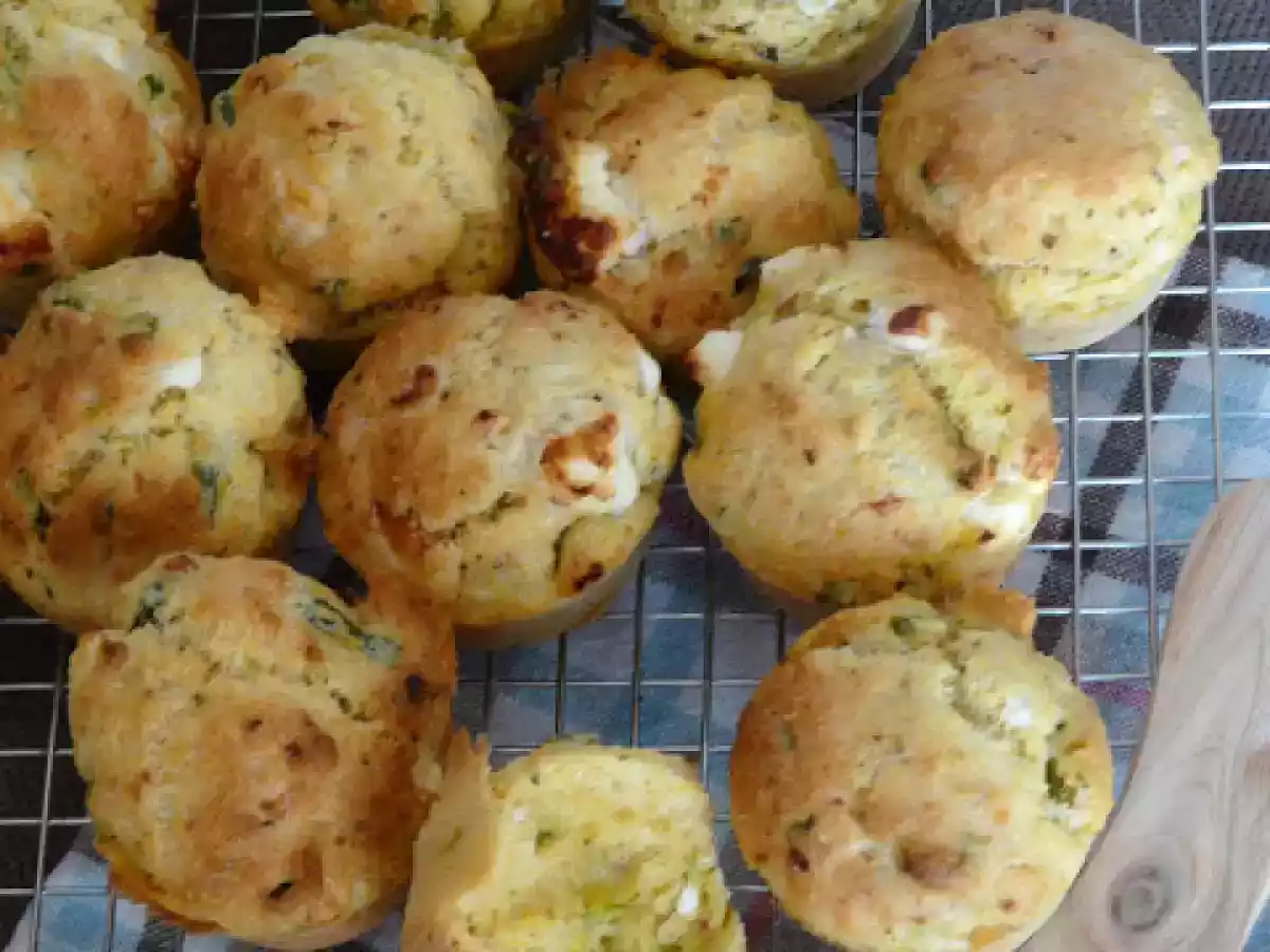 Petits cakes croustillants à la polenta chèvre et menthe