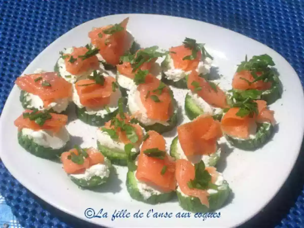PETITS CANAPÉS SUBITO PRESTO AU CONCOMBRE, SAUMON FUMÉ ET CHÈVRE