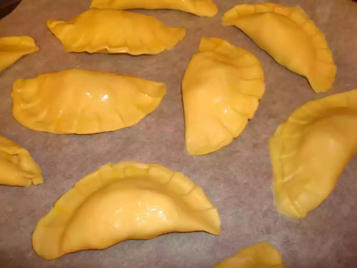 Petits chaussons apéritifs ensoleillés