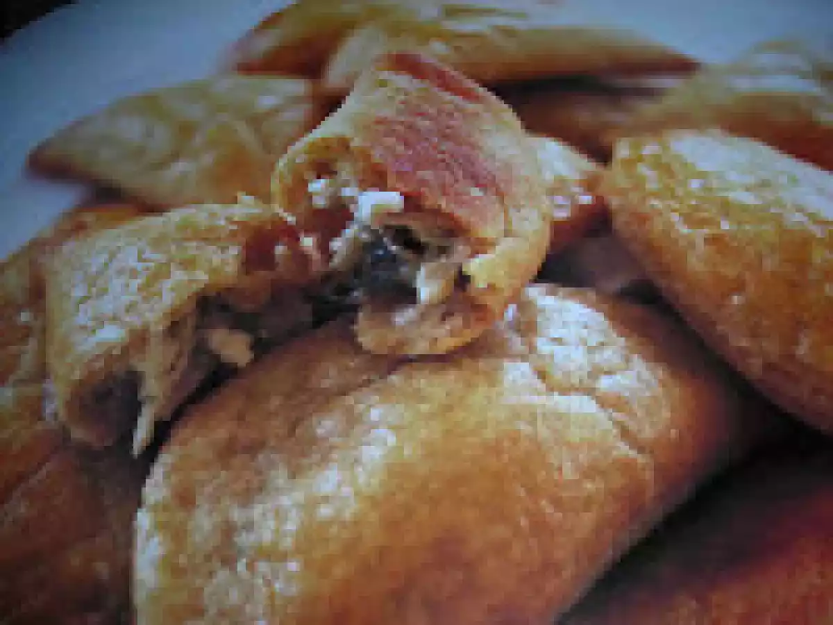 PETITS CHAUSSONS AUX AUBERGINES