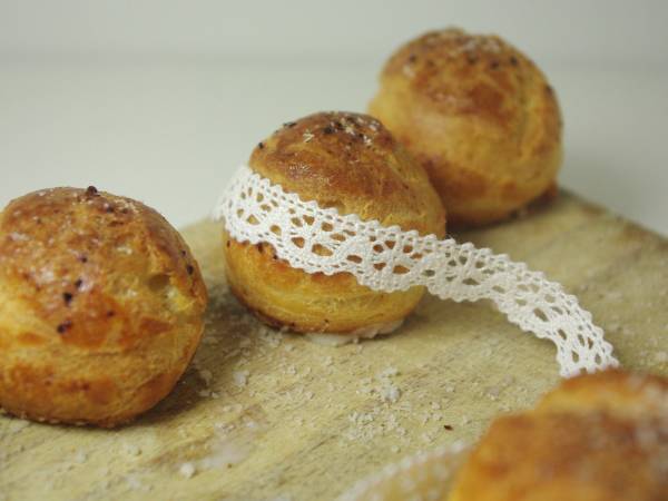 Petits choux au piment d'espelette et crème de parmesan