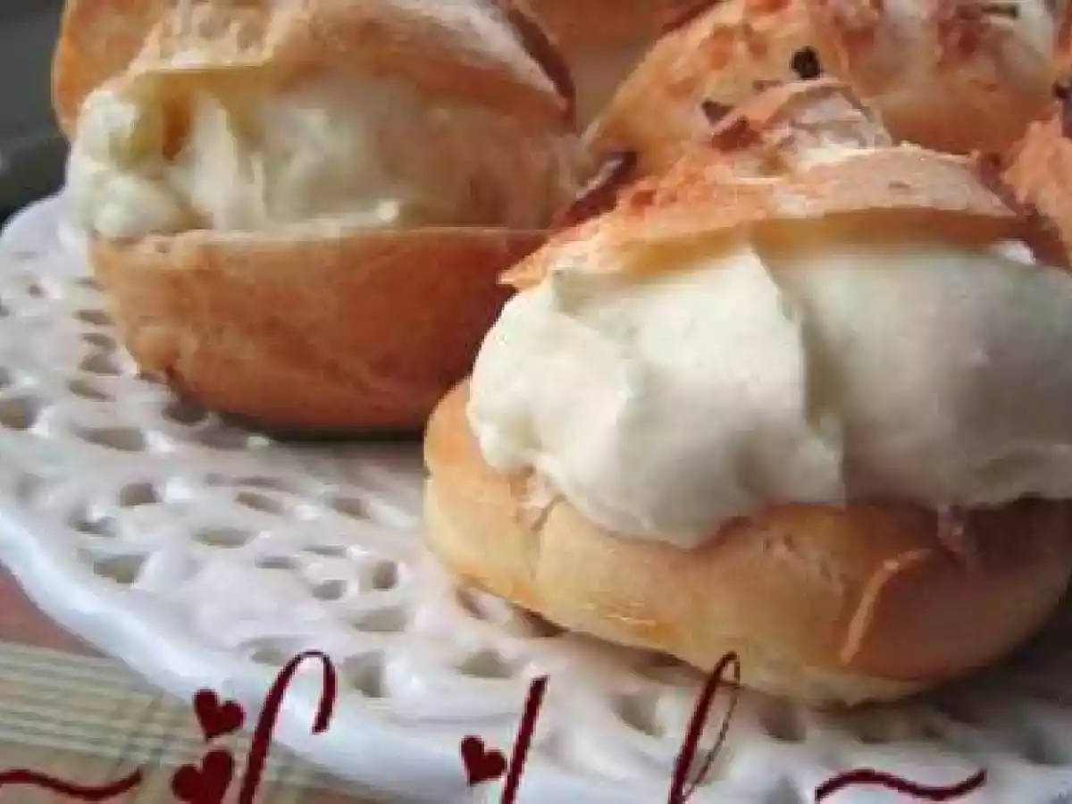 Petits choux divins aux ananas et à la noix de coco