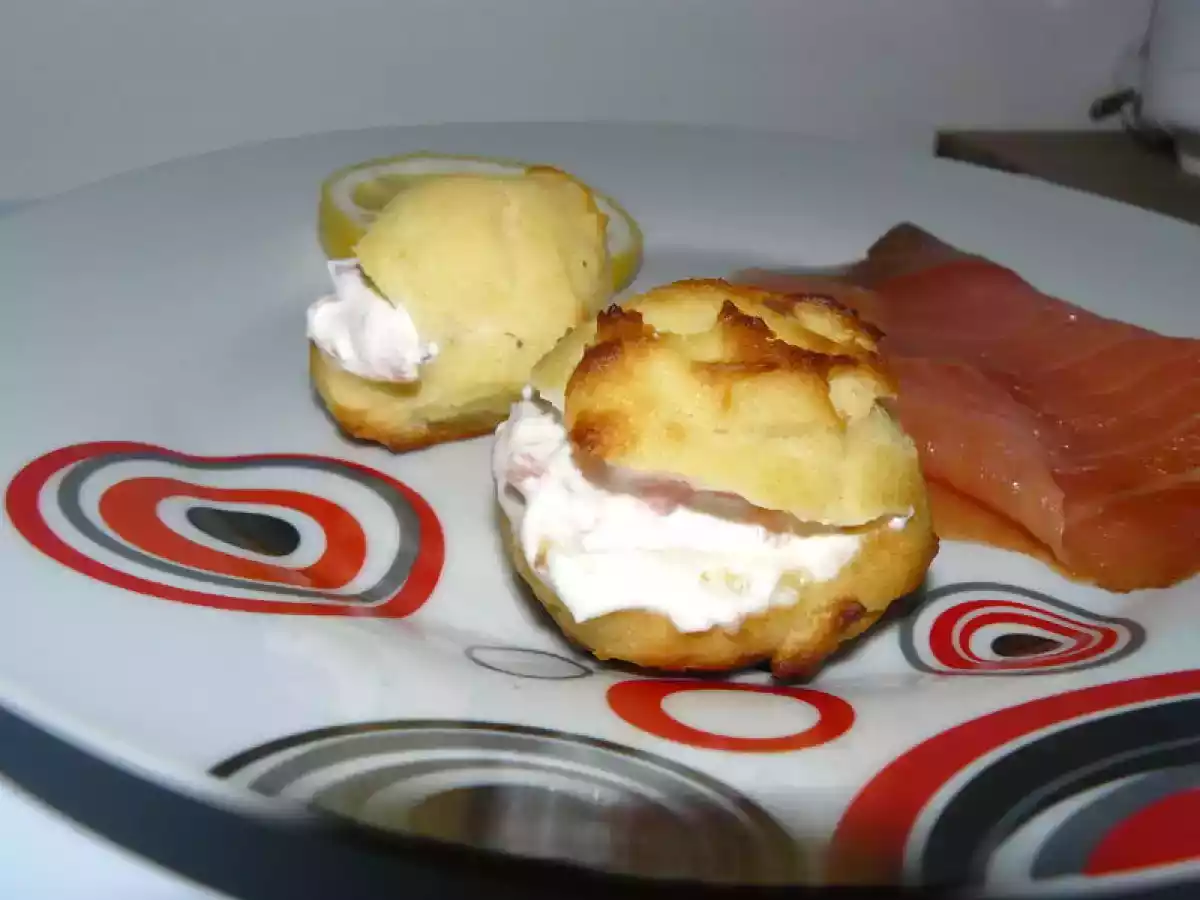 Petits choux farcis à la crème de saumon