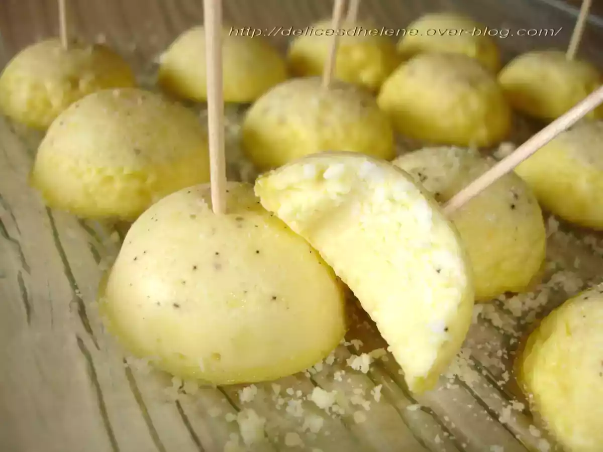 PETITS FLANS DE PARMESAN