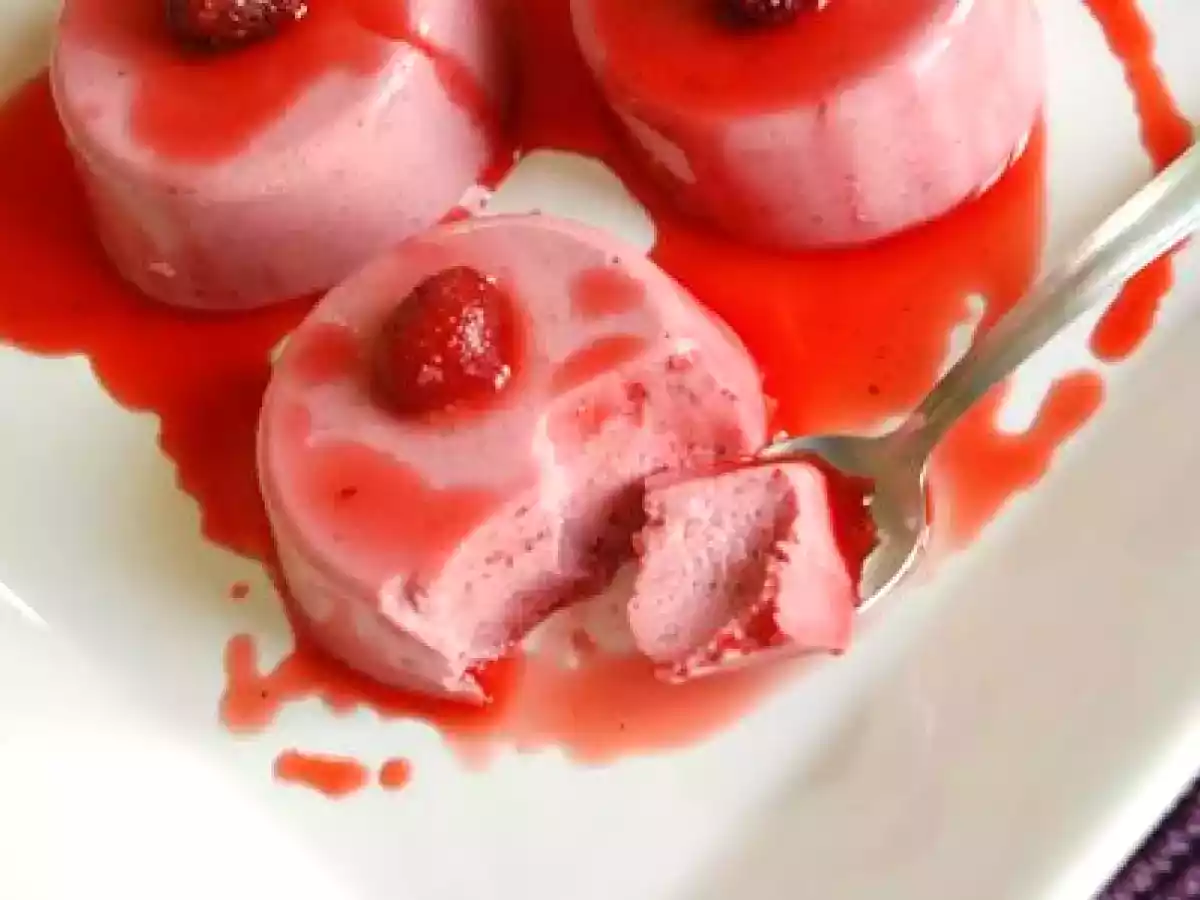 Petits flans fraises et fromage blanc pour un peu de légerté