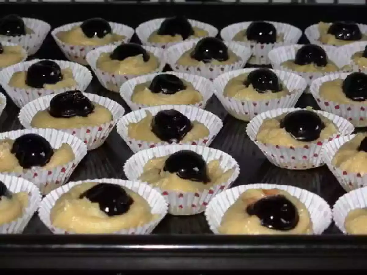 Petits fours fondants aux cerises amarena