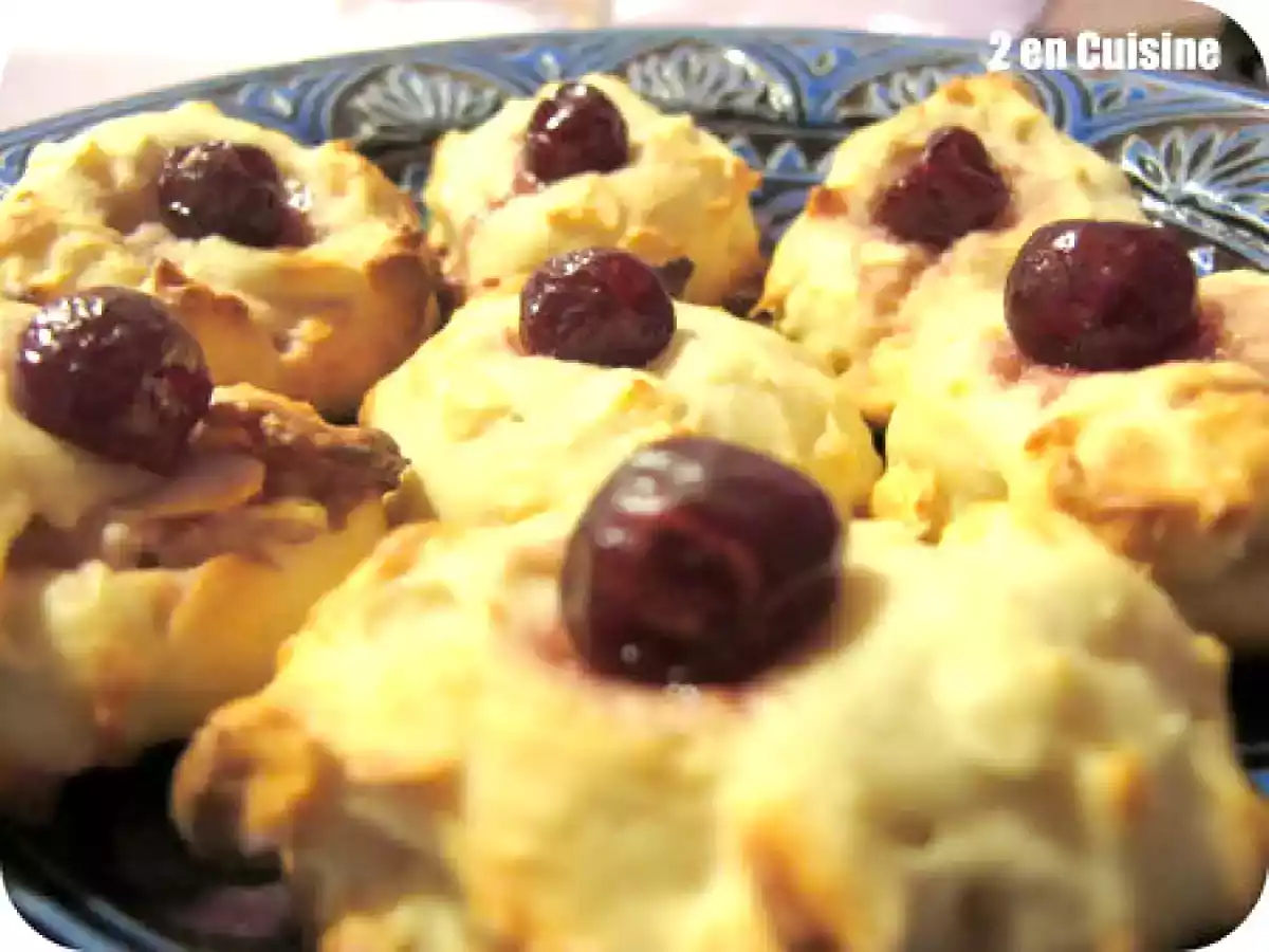 Petits fours griottes/amandes effilées