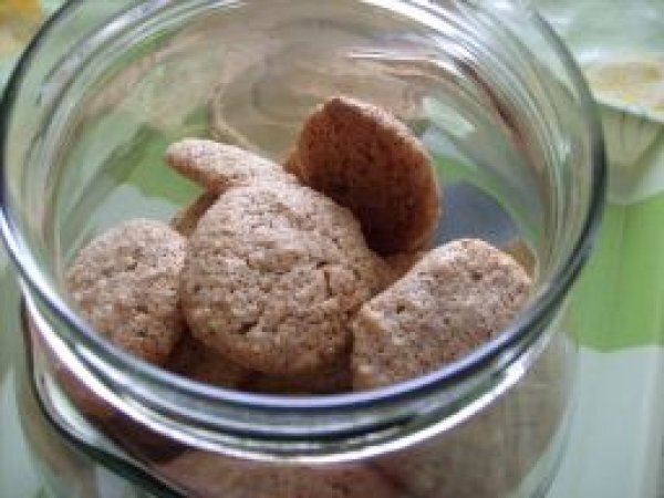 Petits Gateaux Aux Noix Inspires Des Amaretti D Angy Recette Ptitchef