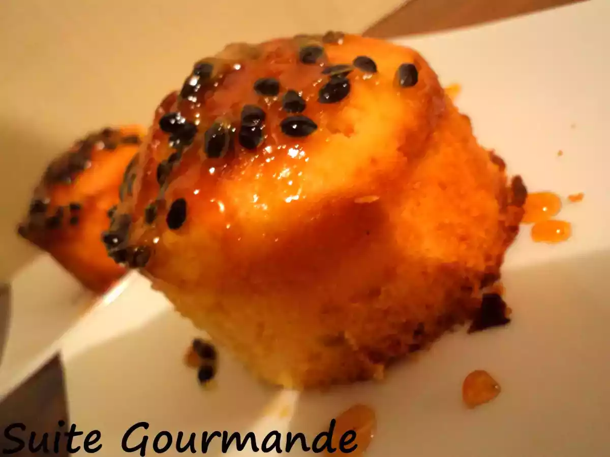 Petits gâteaux citron-miel, sauce aux fruits de la passion.
