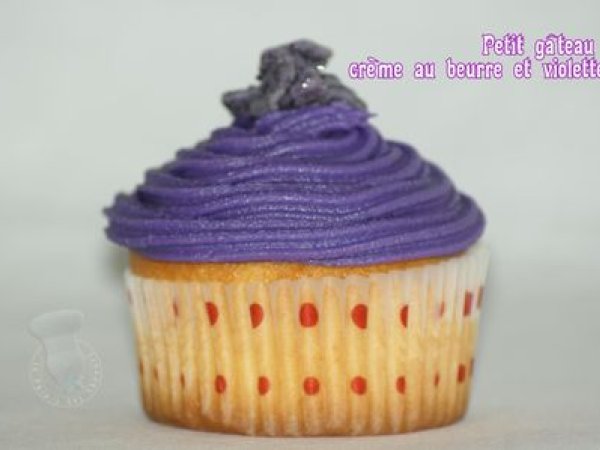 Petits Gateaux Creme Au Beurre Et Violette Recette Ptitchef