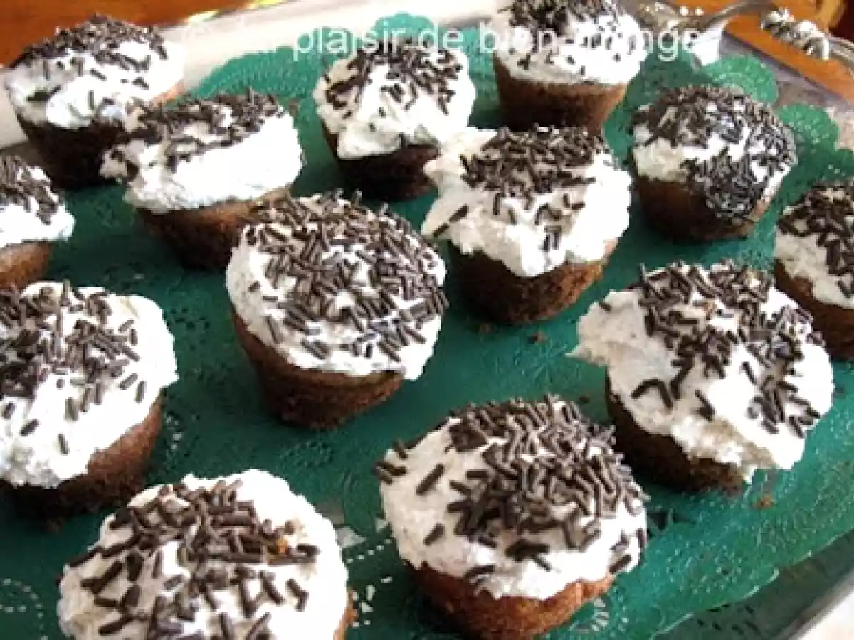 Petits gâteaux miniatures au moka