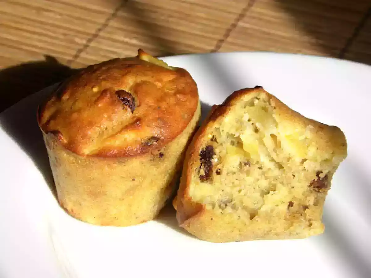 Petits muffins aux céréales, pomme, épices et raisins