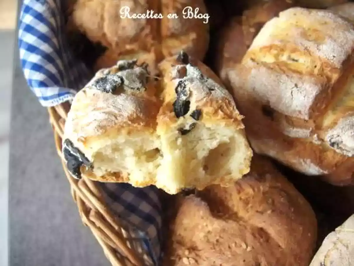 PETITS PAINS AUX OLIVES NOIRES