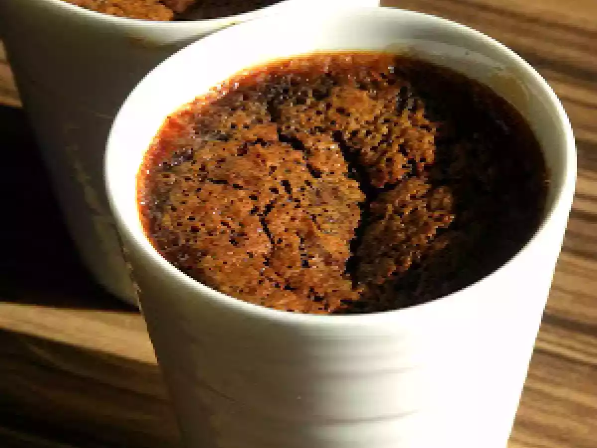 Petits pots de crème au chocolat au poivre rose