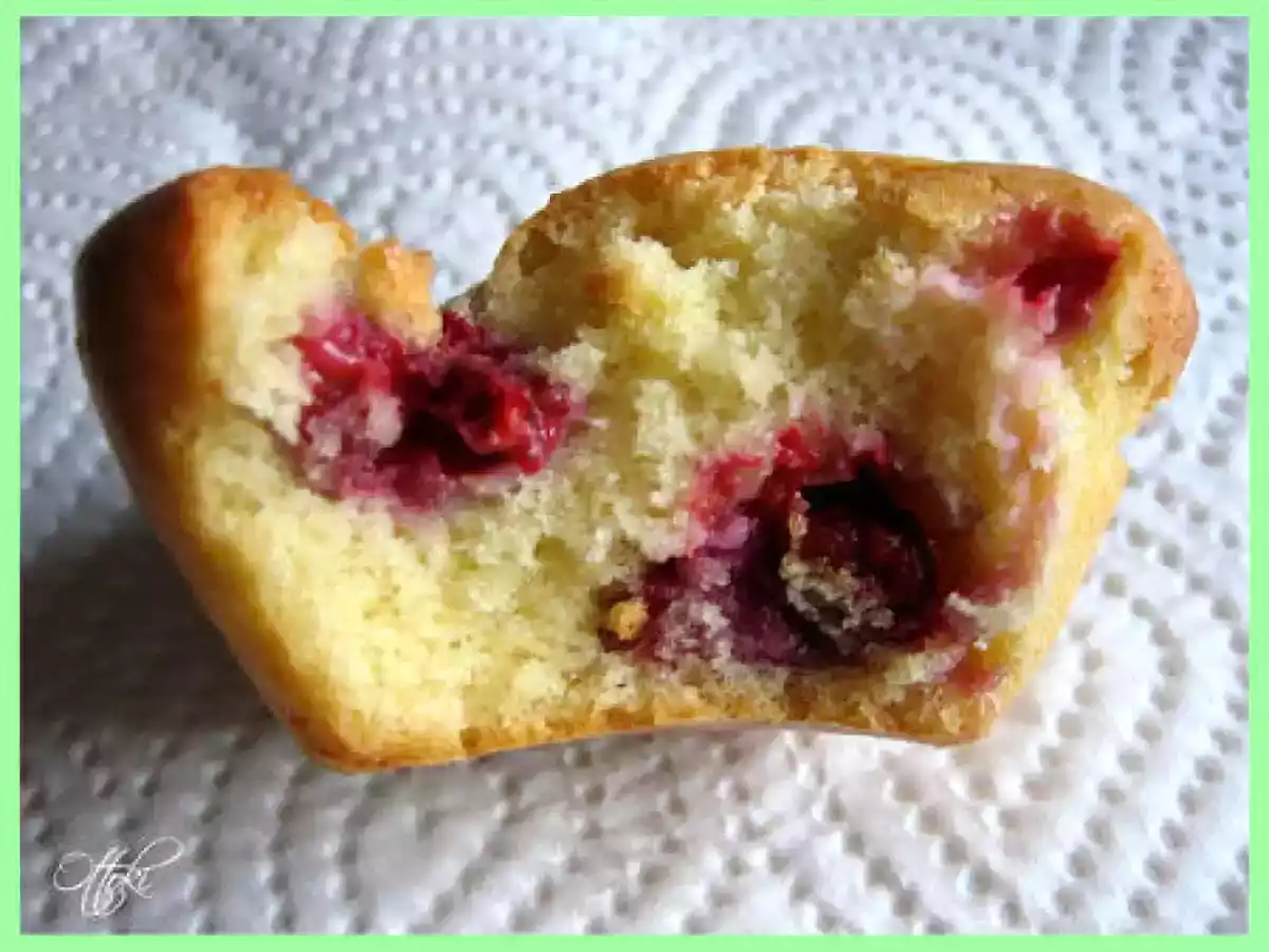 Petits quatre-quarts au beurre salé et aux framboises