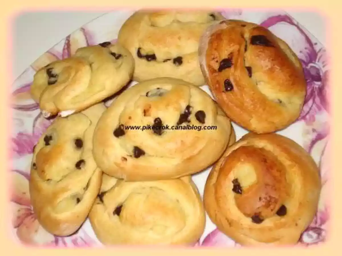 Petits roulés crème pâtissière et pépites de chocolats