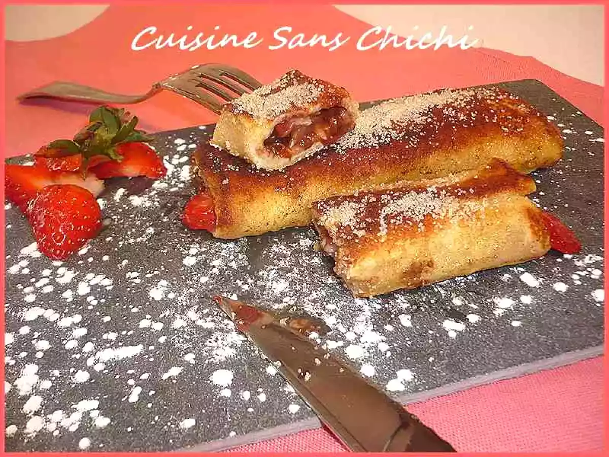 Petits roulés de pain perdu aux fraises et nutella.