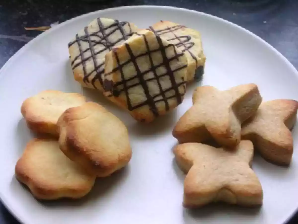 Petits Sablés de Noël... (cannelle, massepain et vanille)