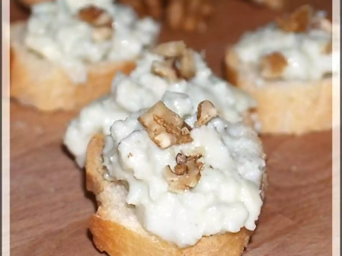 Petits Toasts Grillés Roquefort-Noix pour l'apéro