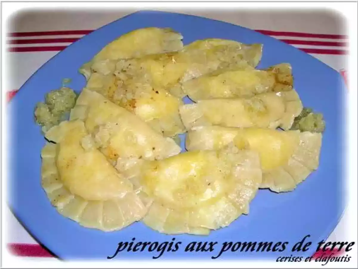 PIEROGIS AUX POMMES DE TERRE ET FROMAGE BLANC ( pologne )