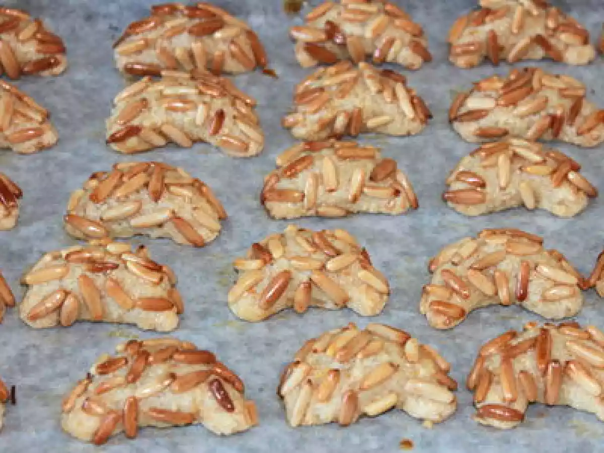 Pignolats (croissants de lunes aux pignons) - photo 2