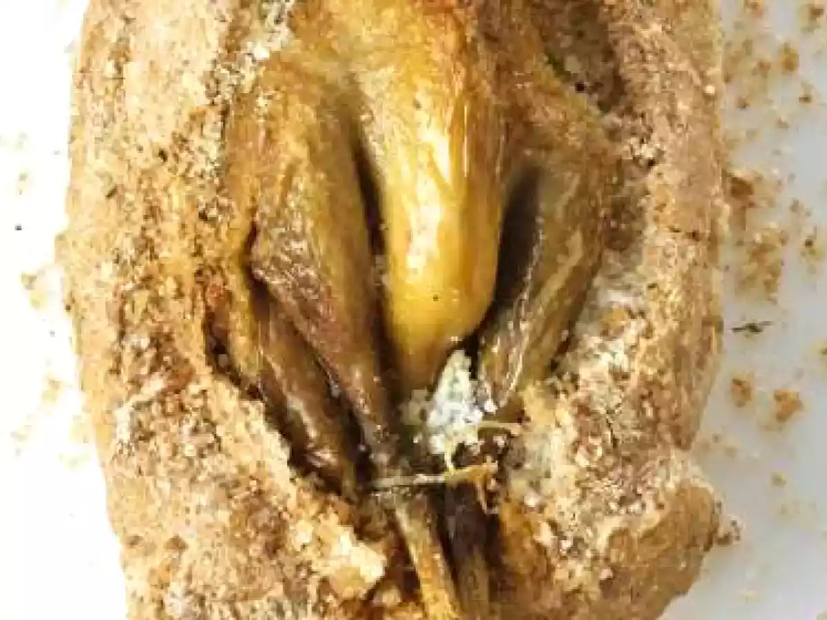 Pintade Fermière d'Auvergne rôtie en croûte de sel et Thym