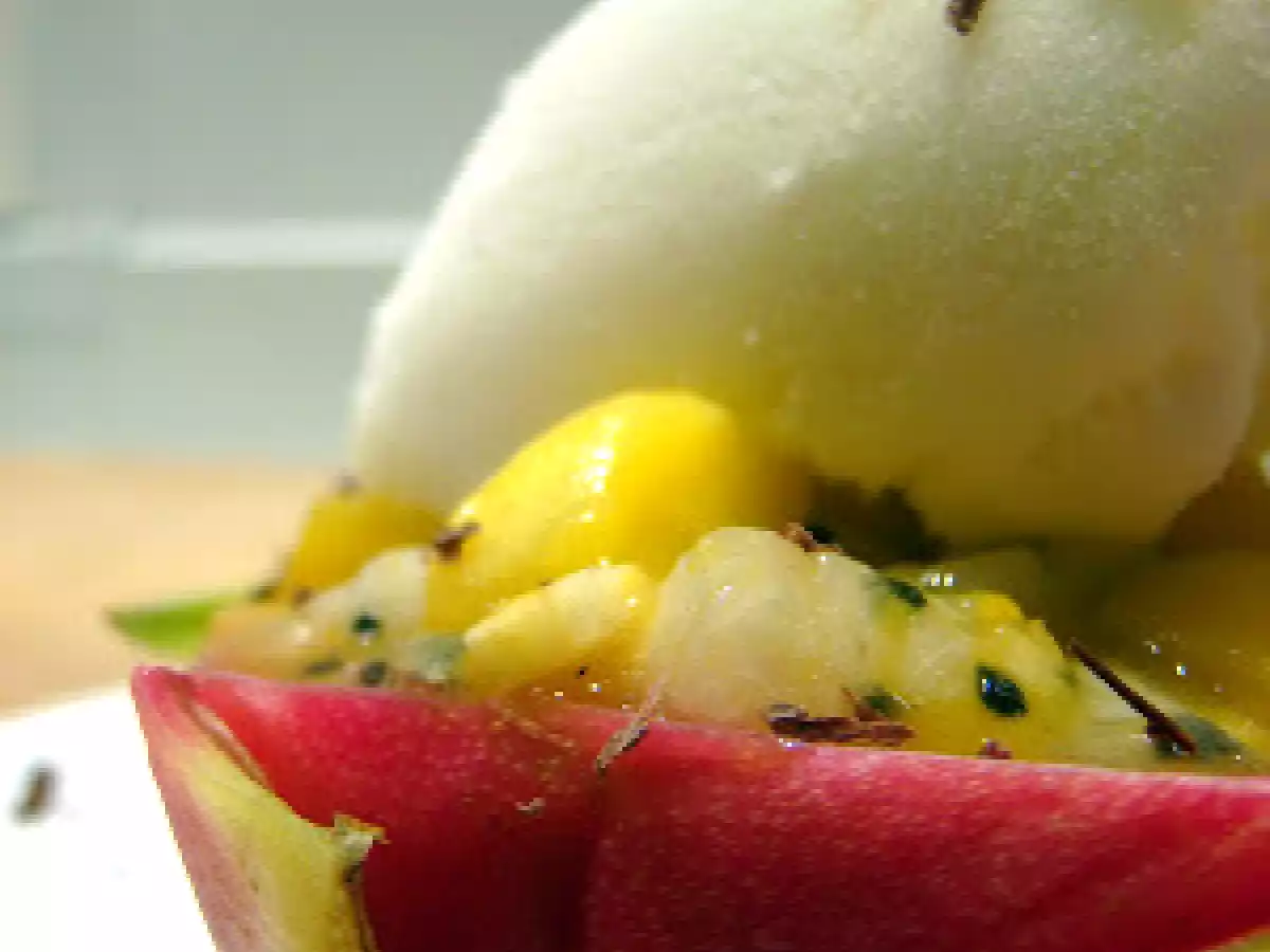 Pitahaya, mangues, fruits de la passion, salade de fruits haute en couleurs et en craquant - photo 2