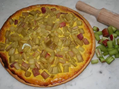 Pizza à la rhubarbe (sucrée)