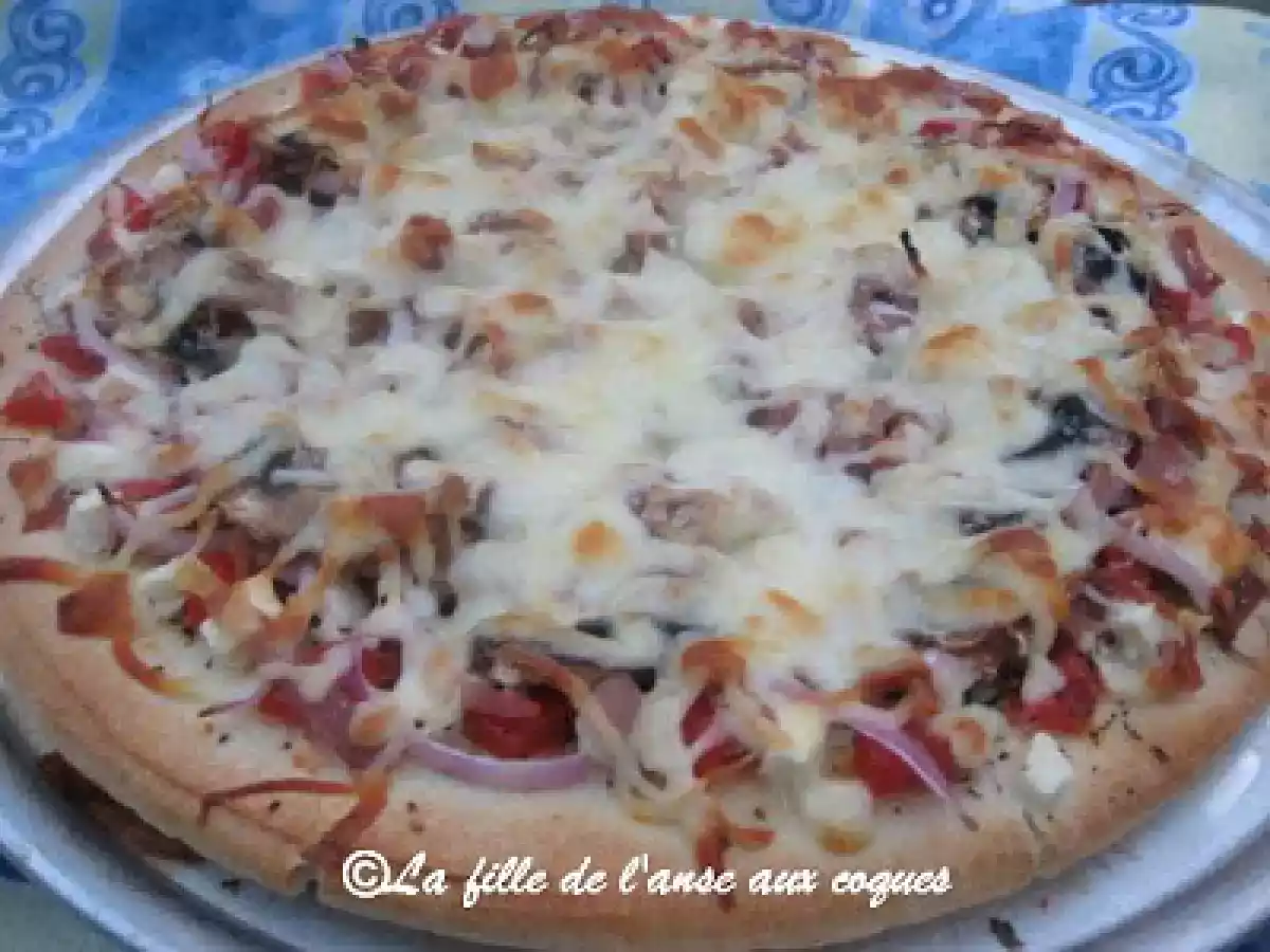 PIZZA AU FETA ET PROSCIUTTO