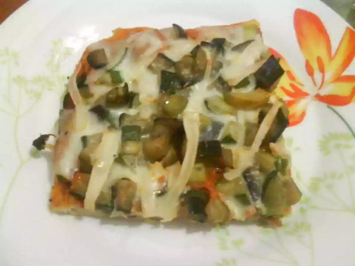 Pizza au légumes et surimi