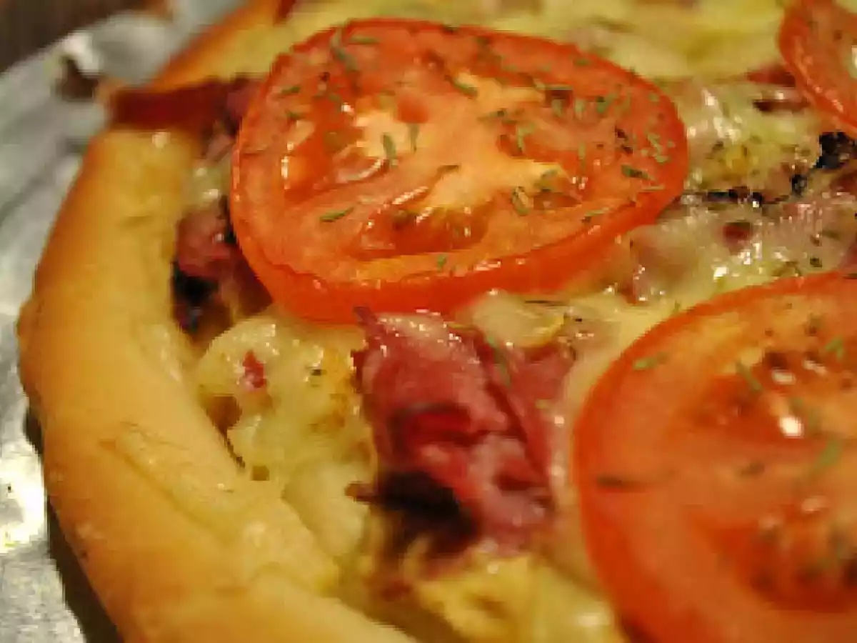 Pizza au smoked meat et moutarde de dijon et sa salade de cornichons! - photo 2