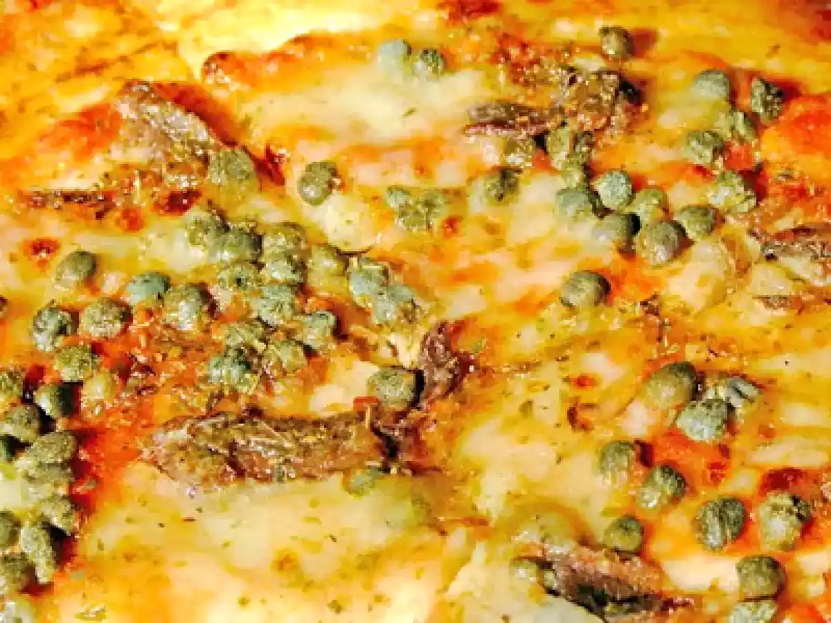 Pizza aux anchois et aux câpres