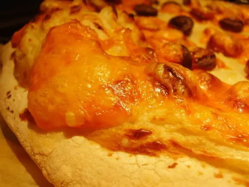 Pizza aux knacks, cheddar et béchamel. - photo 2