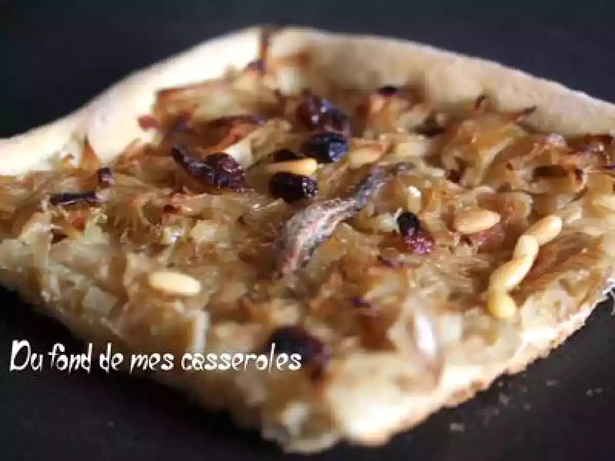 Pizza aux oignons et aux anchois