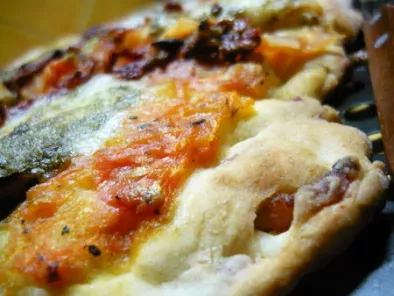 Pizza aux tomates séchées, mozzarella et pesto - photo 2