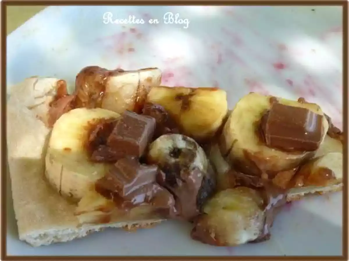 PIZZA BANANES CHOCOLAT AU LAIT AU BARBECUE