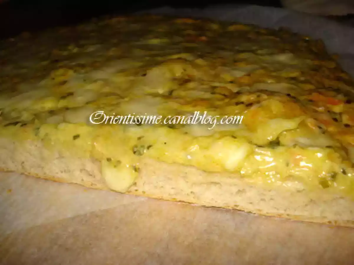 Pizza blanche au saumon fumé et curry