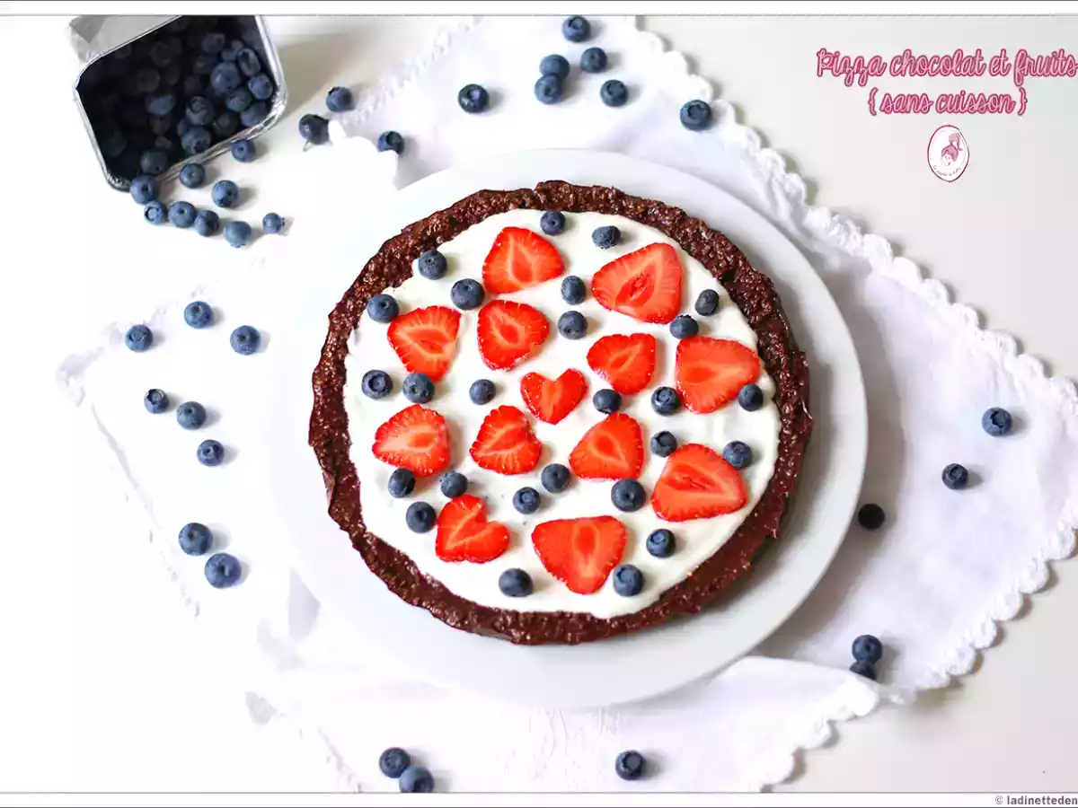 Pizza chocolat et fruits rouges (sans gluten et sans cuisson)