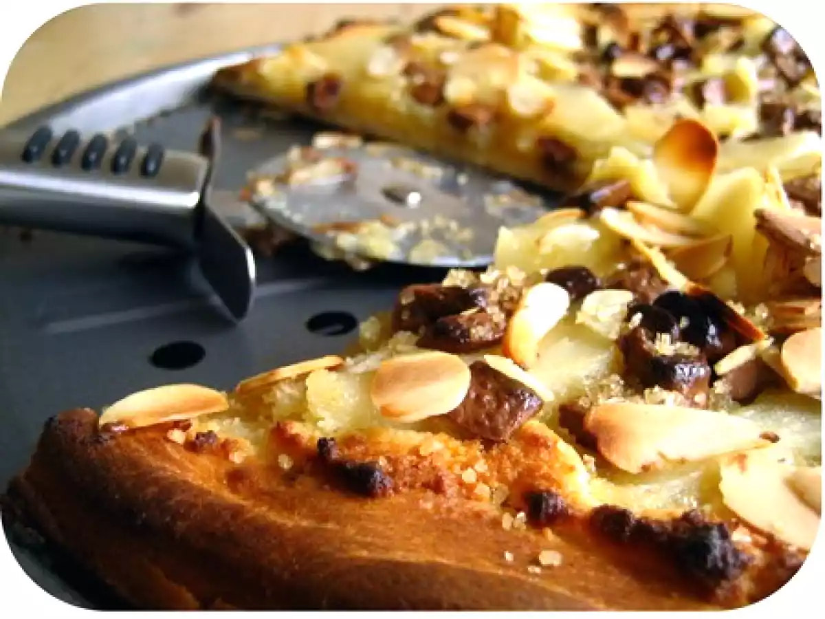 Pizza crème d'amandes, poires et chocolat Quand le Sucré devient Salé et vice-versa